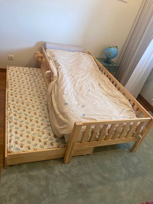 Cama de criança em madeira