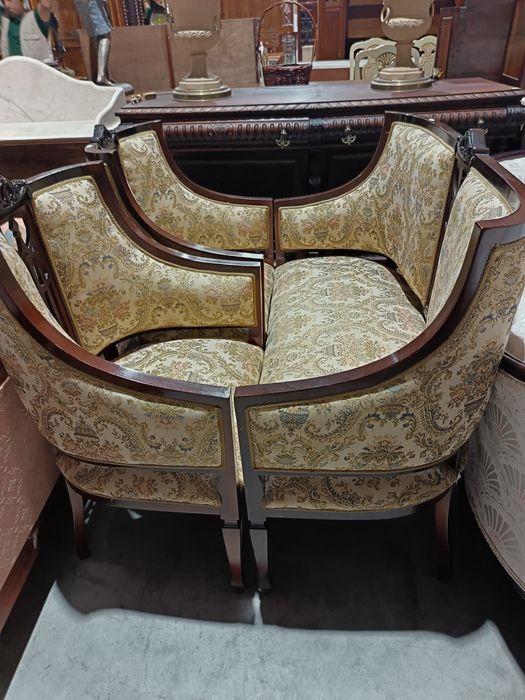 Terno de sofás forrados em tecido