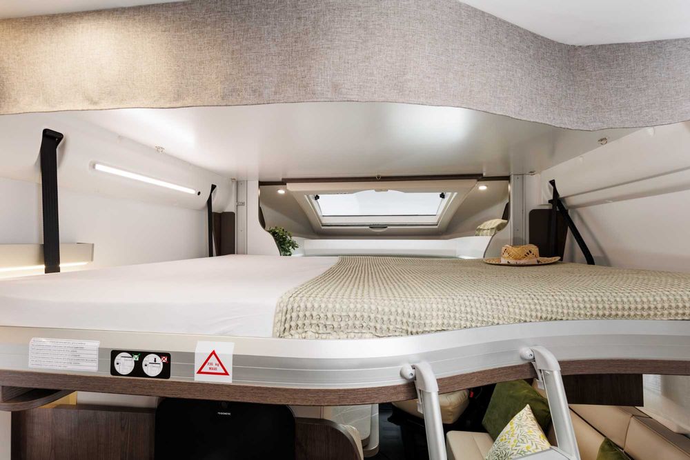 Wynajem Kampera Benimar - Warszawa /4 osób/ Klima / Pełne wyposażenie