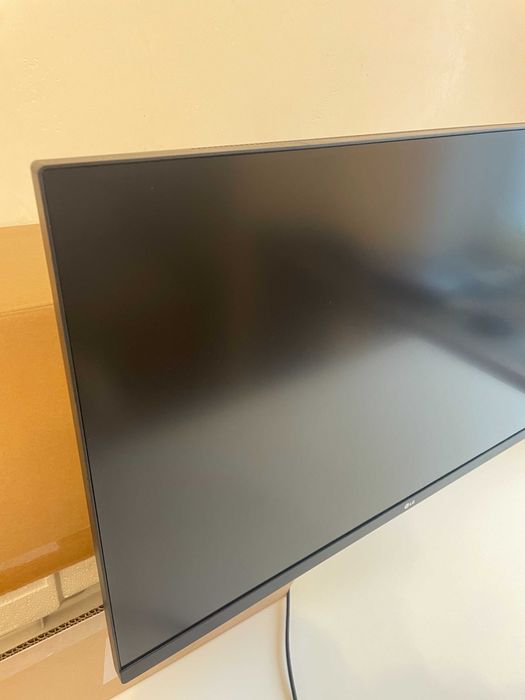 Монітор 31.5" LG 4K UltraFine Ergo 32UN880-B (32 27 регульований)