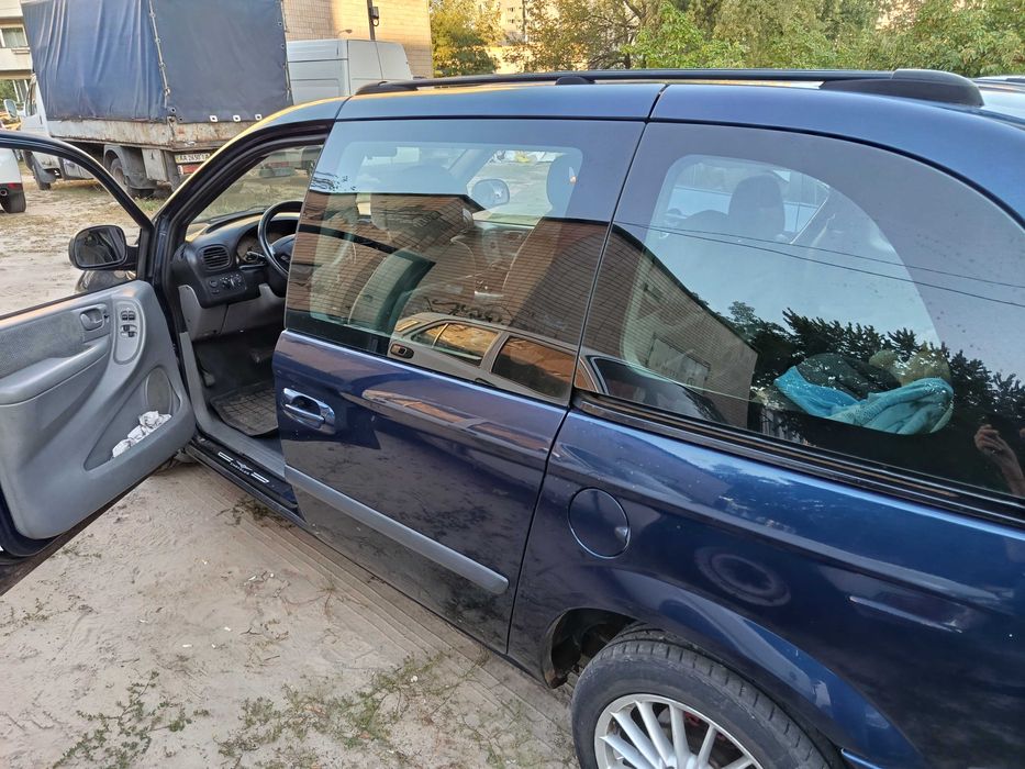 Класний Chrysler Voyager 2005