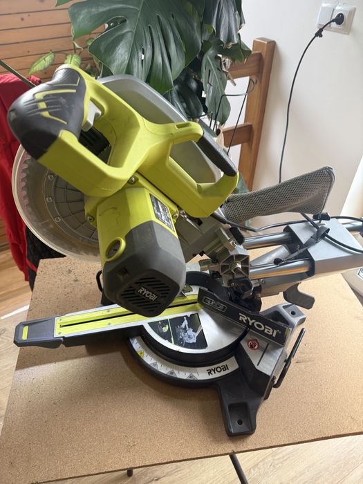 Ukośnica RYOBI piła