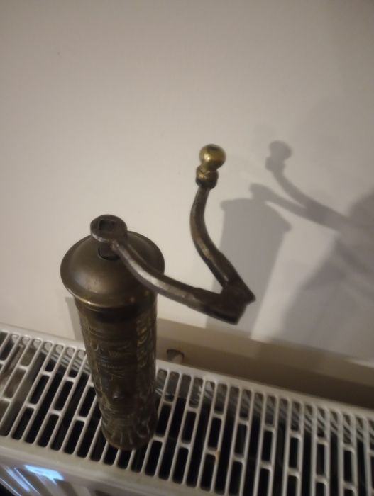 Stary mosiężny młynek do kawy Okazja