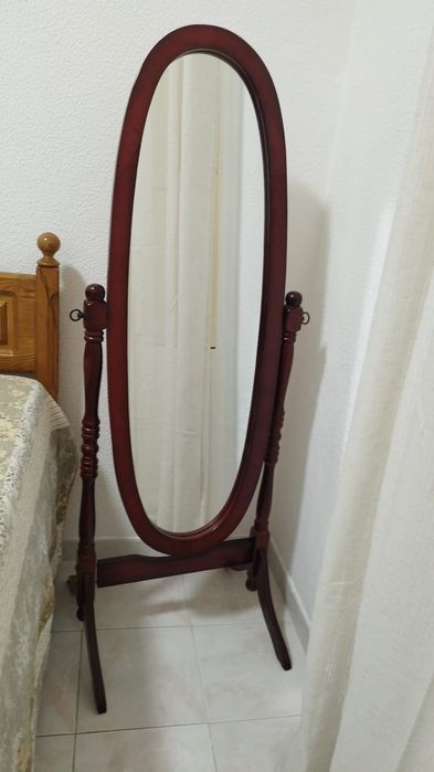 Espelho oval castanho