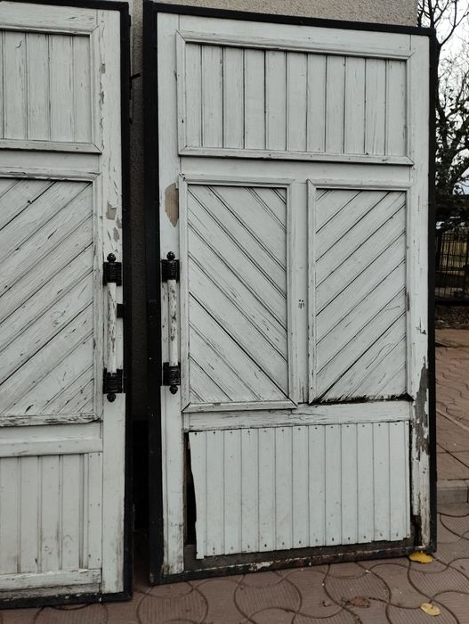 Ворота гаражні, двері в гараж