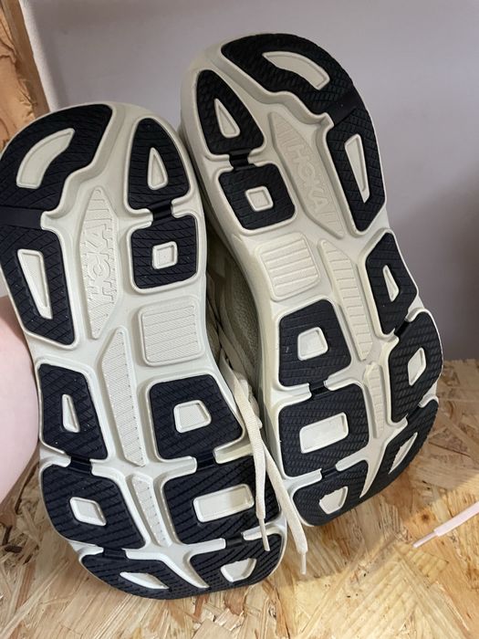 HOKA Bondi 9 сірі кросівки для бігу розмір 29  см ідеальний стан