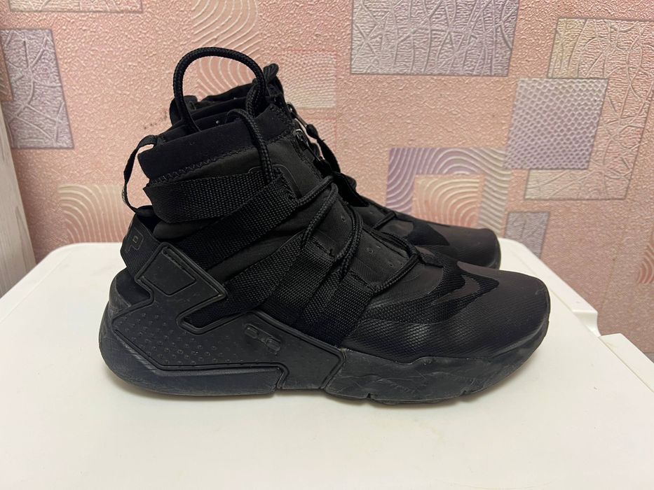 Ботинки Чоловічі кросівки Nike Air Huarache Gripp Triple Black