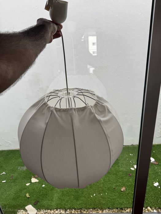 candeeiro branco em bom estado