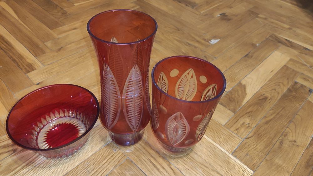 Ваза і фруктовниця з червоного скла