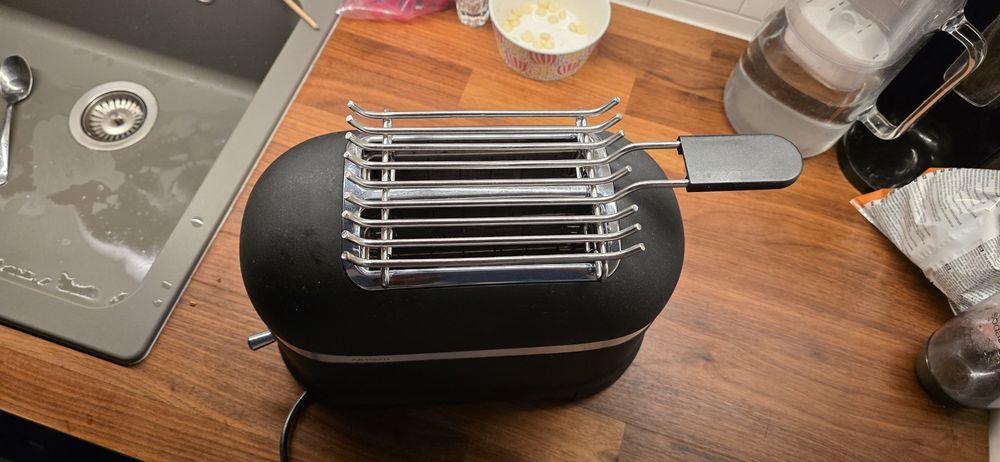 Toster Kitchen Aid Artisan na 2 kromki (model np. 5KMT2204EBK).