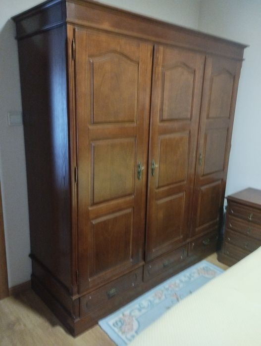 Mobília de quarto de casal em muito bom estado