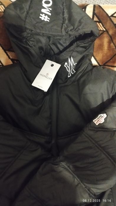 Зимова куртка Moncler розмір L