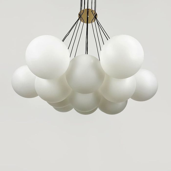 Підвісна люстра на плафонах стильна люстра