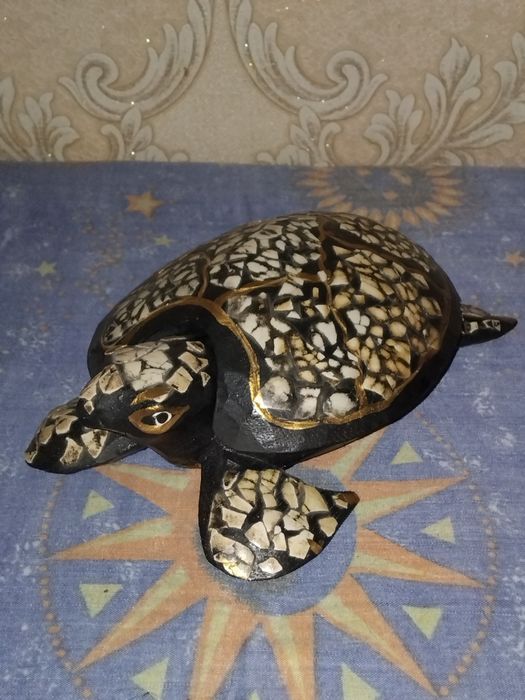 Сувенир черепаха из дерева