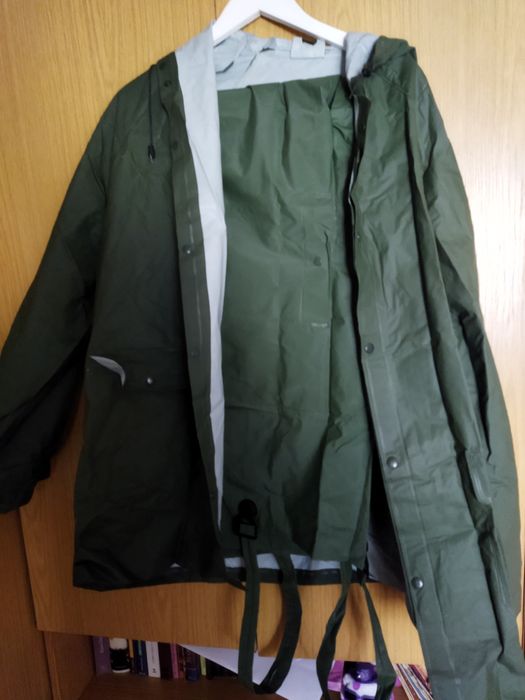 Kurtka i spodnie przeciwdeszczowe
