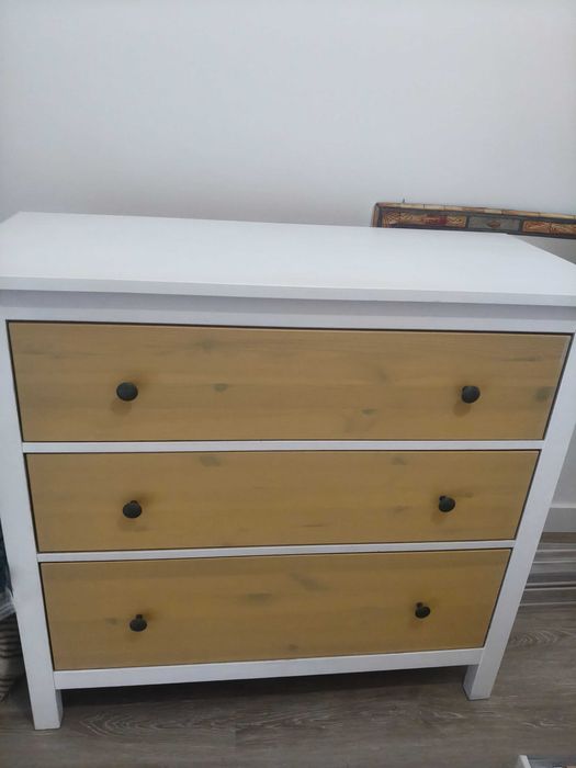 Cómoda e mesa de cabeceira Hemnes Ikea