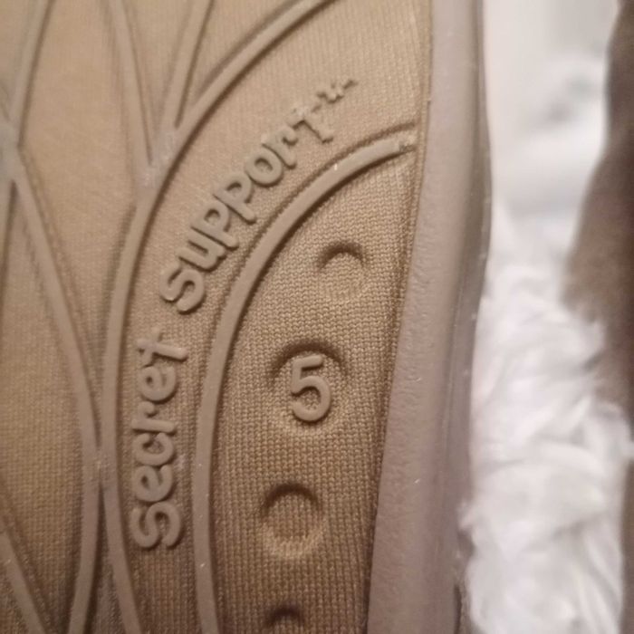 Domowe pantofle ze skóry zamszowej z futerkiem Marks and Spencer 38