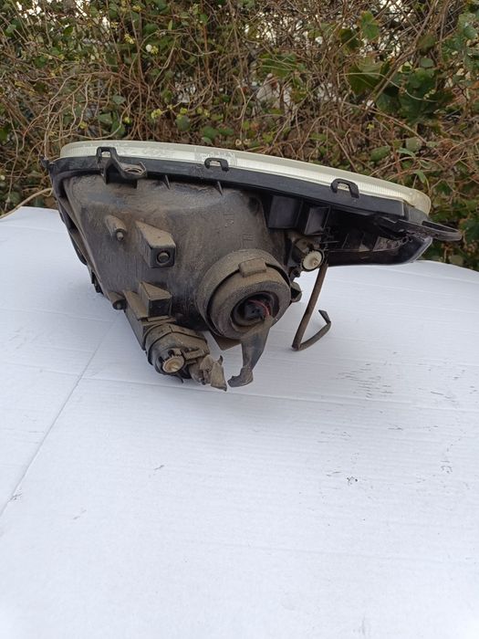 Lampa prawa przednia Toyota RAV4 II