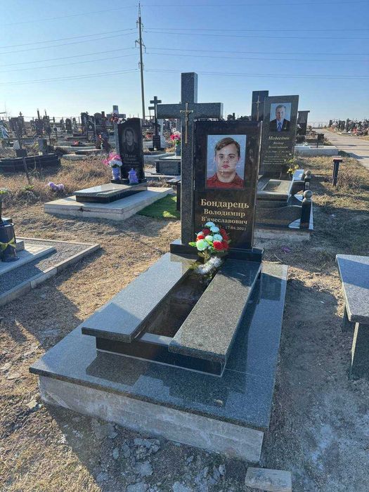 Європейські памʼятники з НАТУРАЛЬНОГО ГРАНІТУ | Елітні | Комбіновані