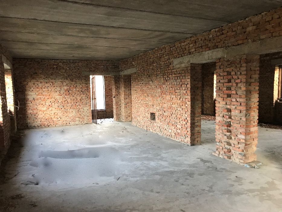 Продам двоповерховий будинок в центрі міста БЕРШАДЬ(+мансардний дах).