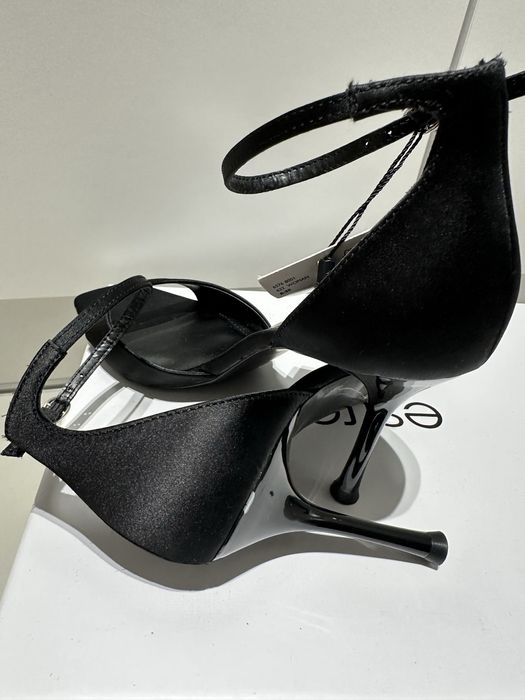 Сандалі з ремінцем на підборах Mango