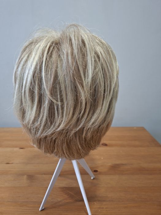 Blond peruka krótka