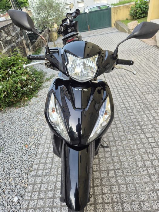 Honda Vision 110 (2022) – Económica e pronta a rodar