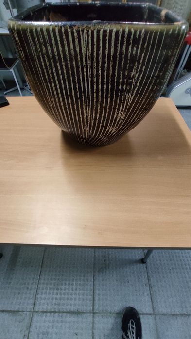 Vasos de barro um redondo outro quadrado