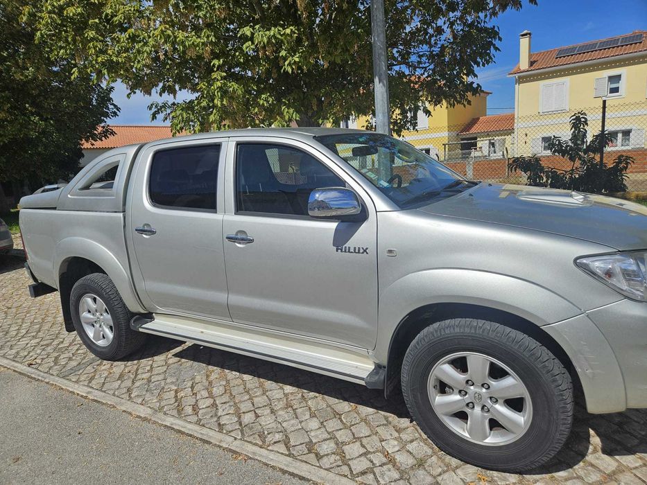 Toyota Hillux Tracker