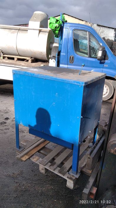 Komplet. stacja rozdzielcza z zbiornik. olej(wywrotnica), siln. 2,2KW.