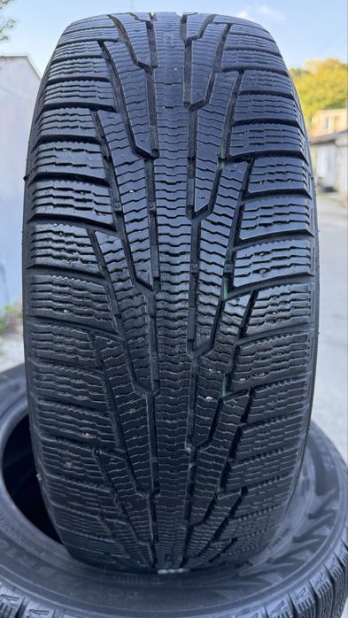 Шини зимові 205/55 r16 Nokian стан новий 25 рік