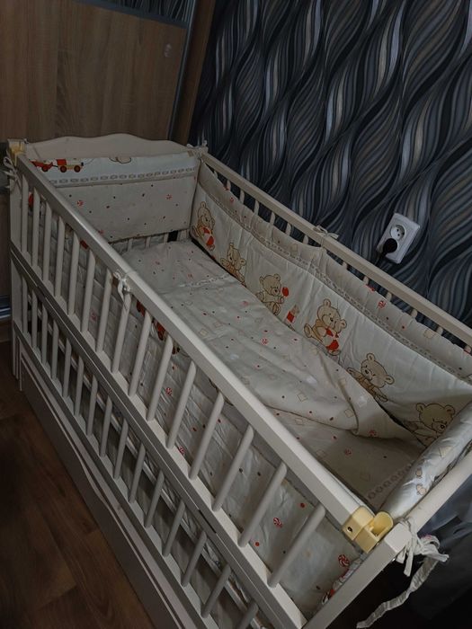 Дитяче ліжечко (кроватка) з маятниковим механізмом та шухлядою