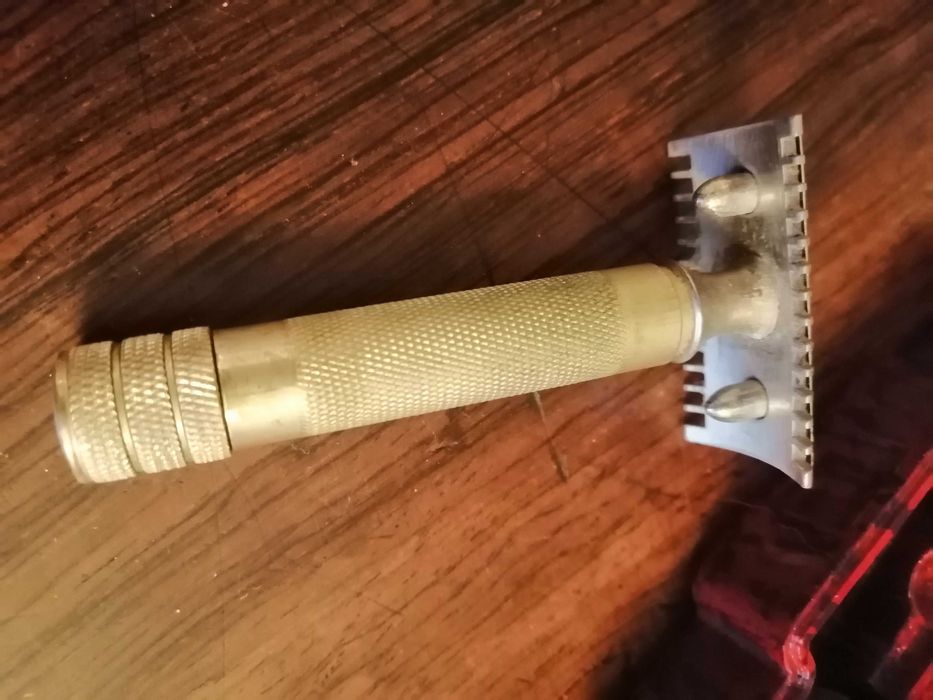 Conjunto de barbear antigo - caixa em baquelite