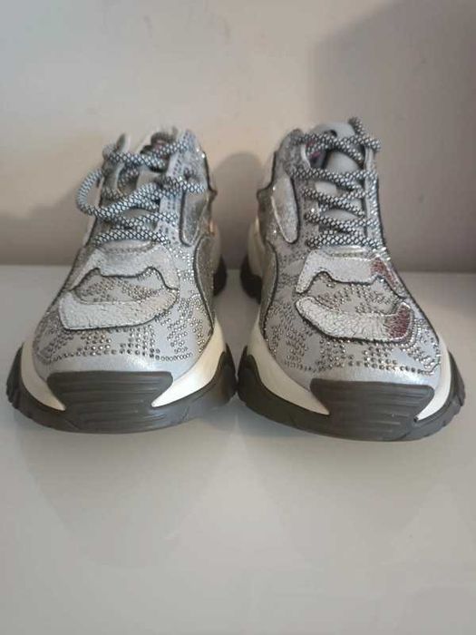 Sapatilhas prateadas com brilhos EXÉ, n.º 39 - NOVAS