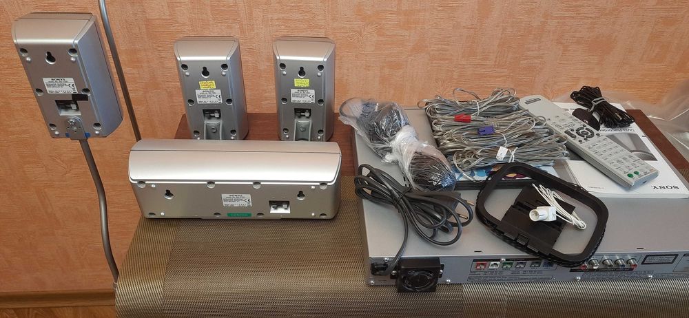 Домашній кінотеатр с караоке Sony DAV-DZ120K