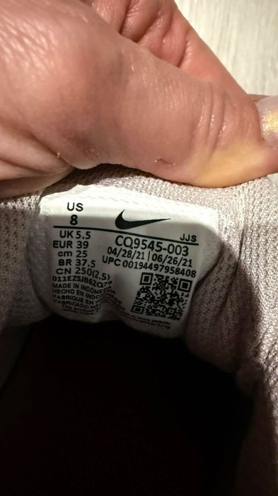 Buty damskie nike legend esential 2 różowe r39