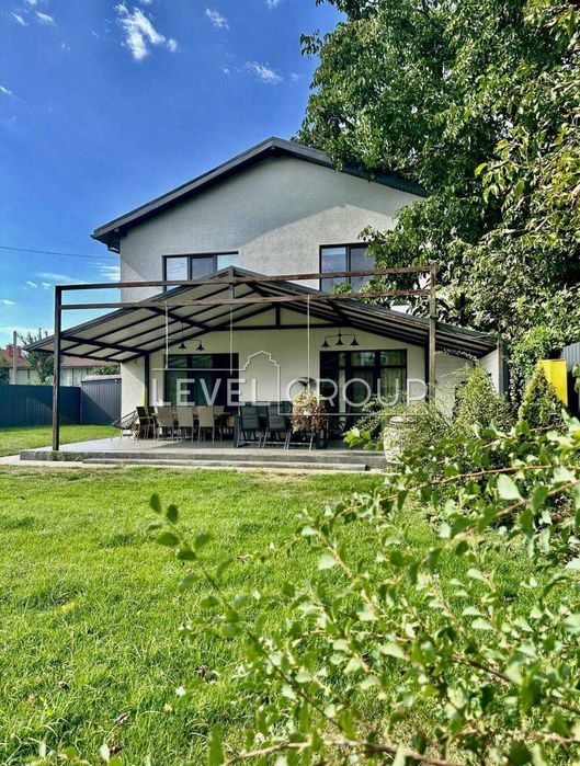 Продається сучасний будинок з якісним ремонтом у Русанівських садах