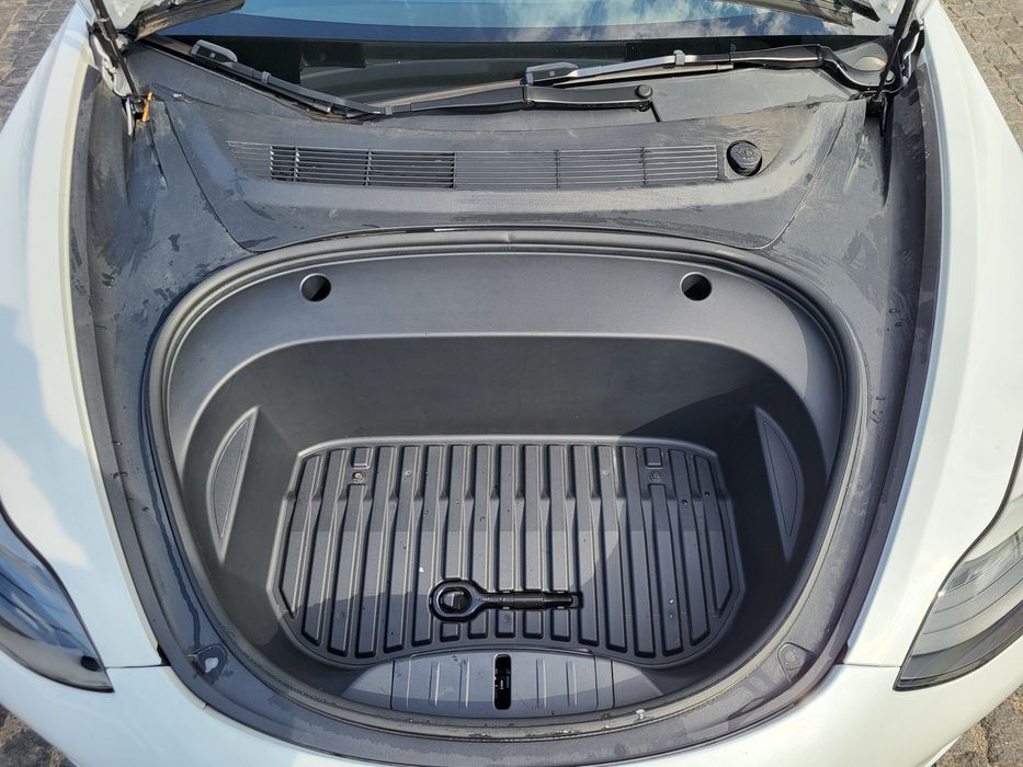 Tesla Model 3 RWD, 2023 — 31 000 км