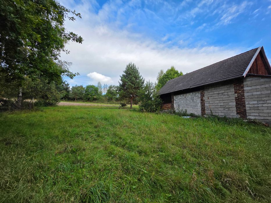 Wolnostojący murowany dom/ działka 66arowa/ płaski teren widok na las