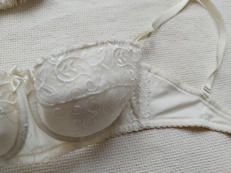 Piękny biustonosz ecru Dalia r. 65D