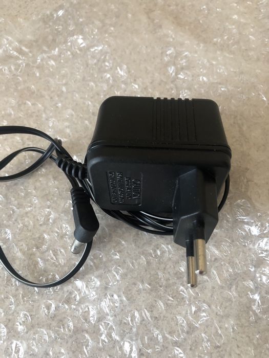 Za dychę mały elektroniczny zasilacz ładowarkę 4,8 V , 250 mA