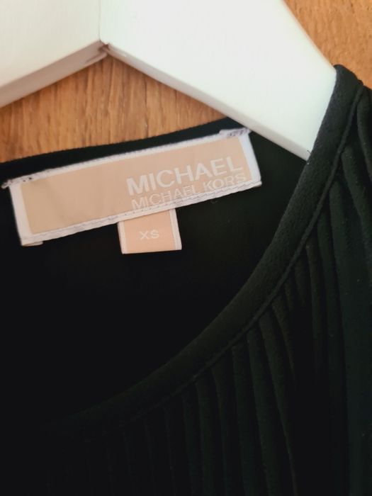Czarna bluzka z plisowanej tkaniny Michael Kors