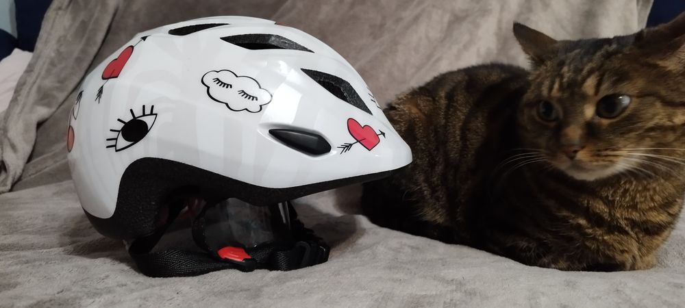 Nowy dziewczęcy kask MET na rower / hulajnogę / rolki (46-53cm)