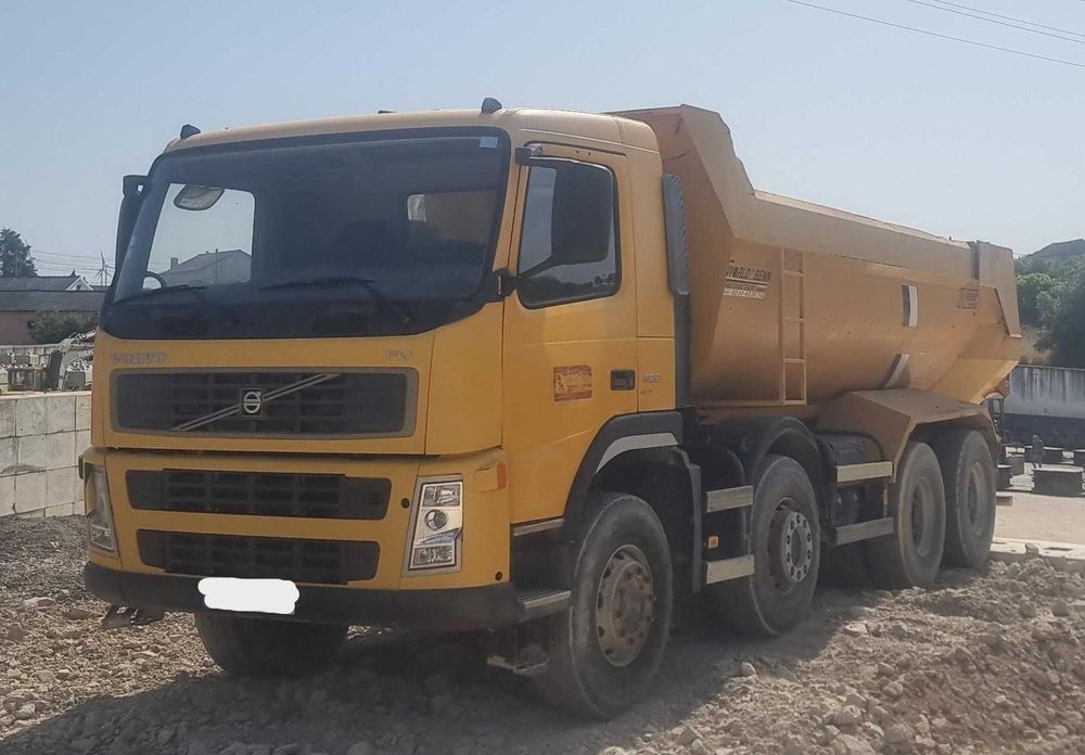 Camião Basculante Volvo 4 eixos