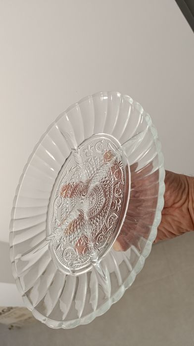 Prato de aperitivos com 4 divisões