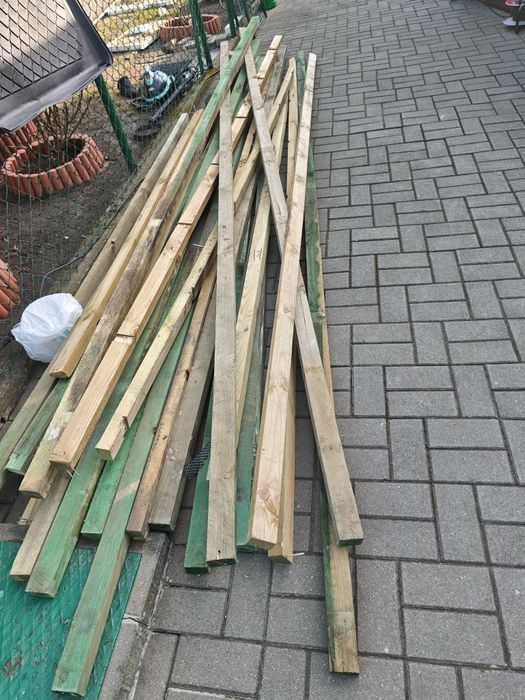Drewno budowlane: deski, kantówki, łaty,