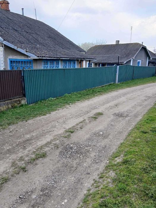 Будинок, господарство в с. Кисилів (кіцманський район) площею 47 м2.