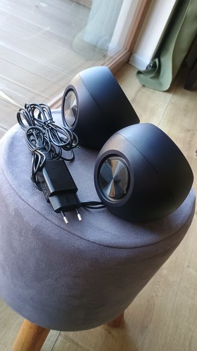 Piękne głośniki  Creative Peble V2 biurkowe