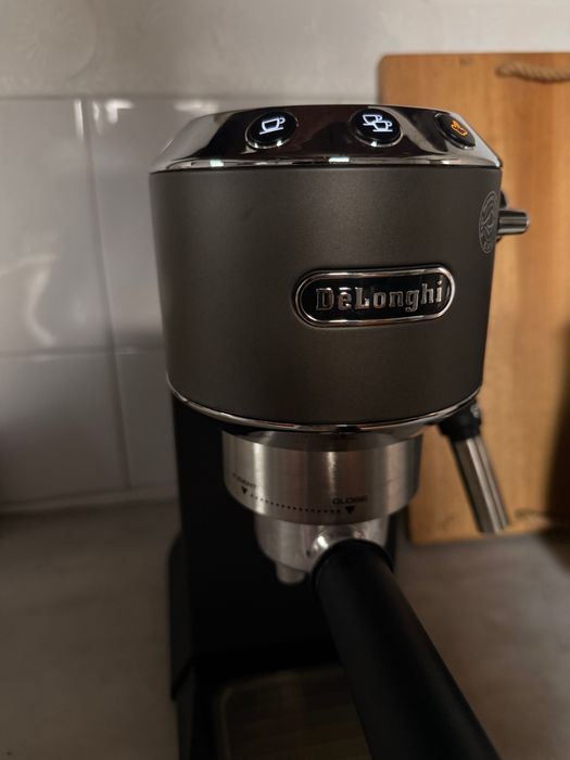 Máquina de Café Manual DELONGHI Dedica Style EC685.M (15 bar - Cinzento)
