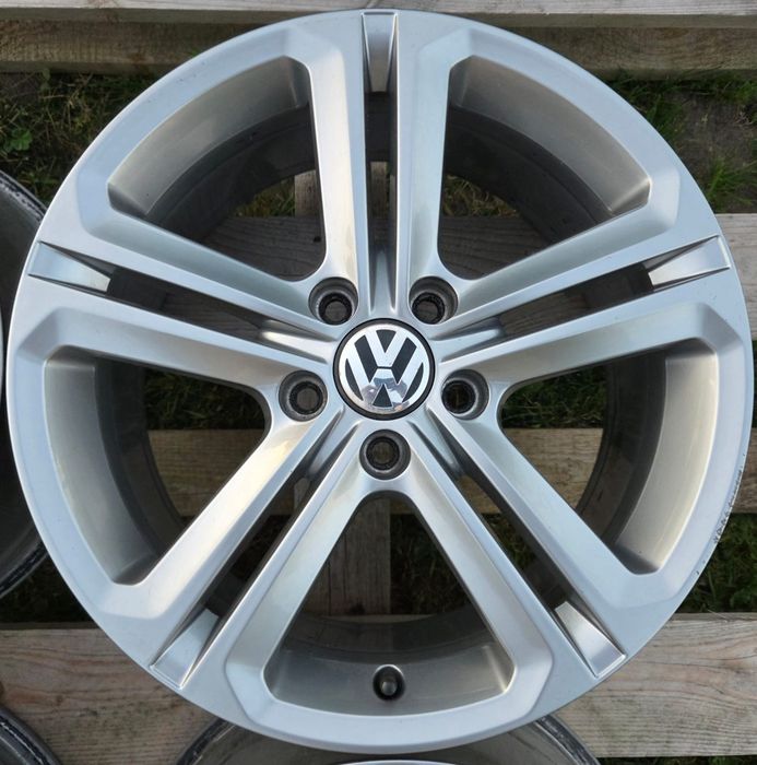 Felgi Oryginał VW Passat Sharan T-Roc Sharan Touran Golf R-line 7,5Jx17 ET47 5x112 Malory